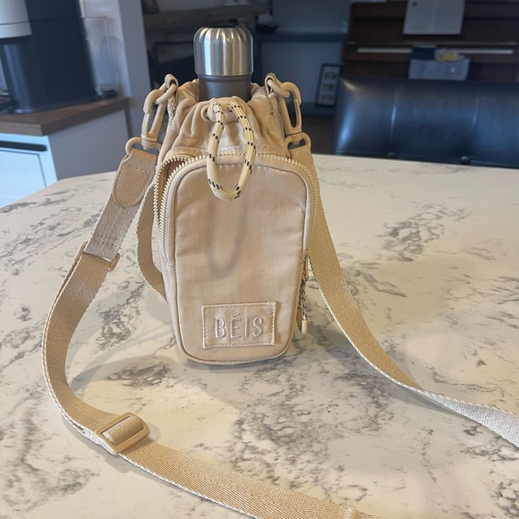 beis water bottle sling beige